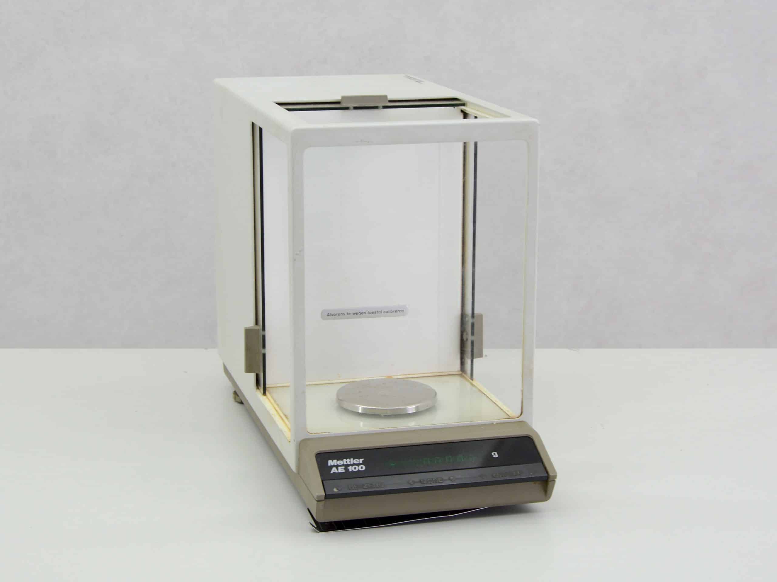 Mettler AE-100 analyse weegschaal