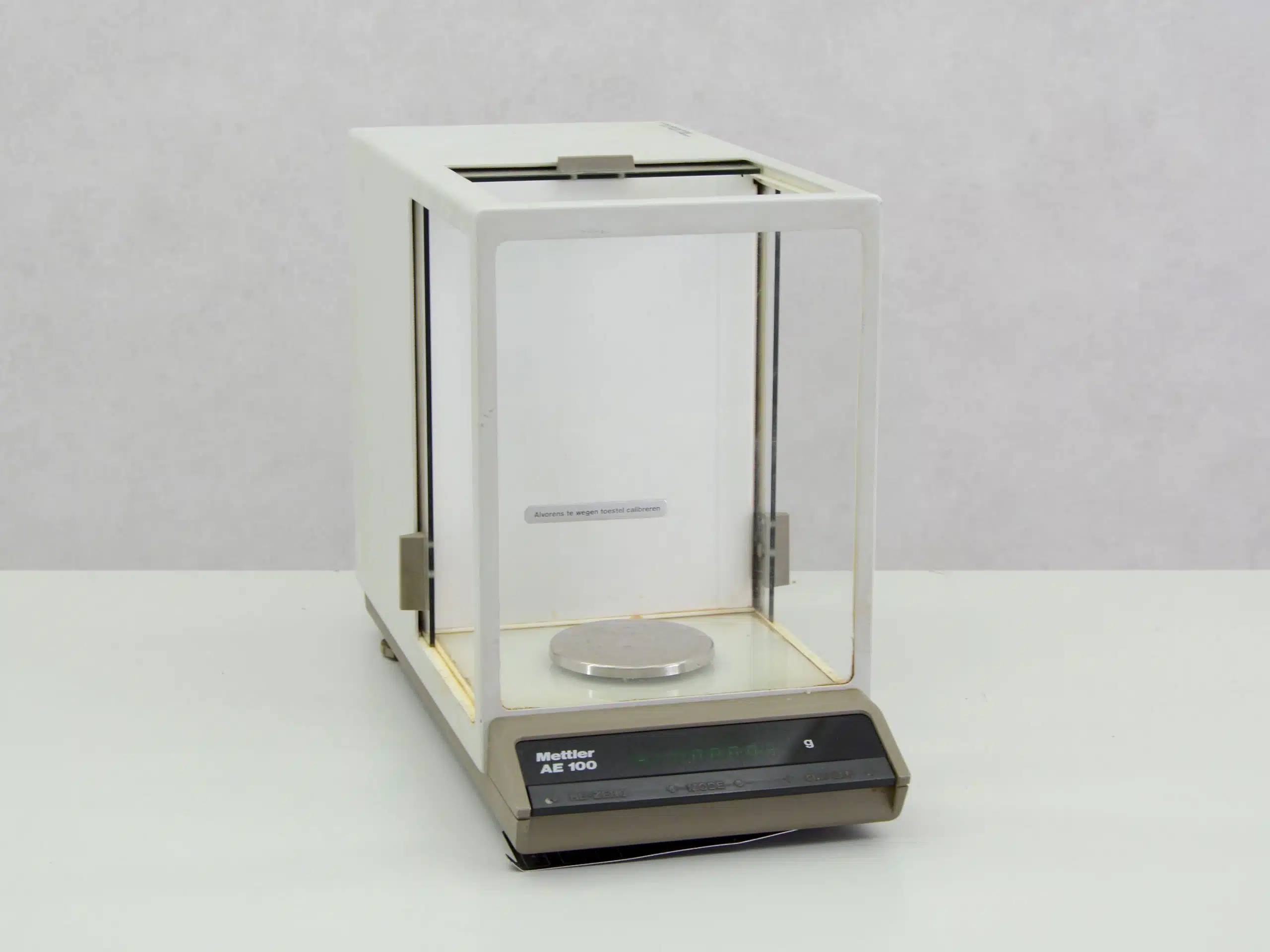 Mettler AE-100 analyse weegschaal